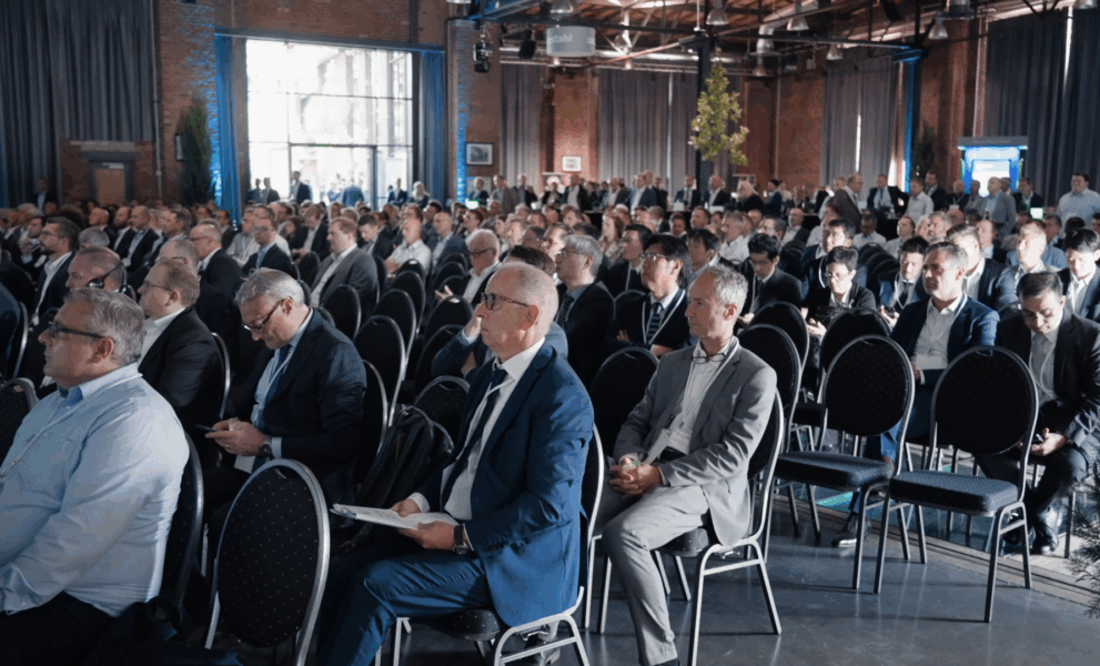 1_lokschuppen_publikum